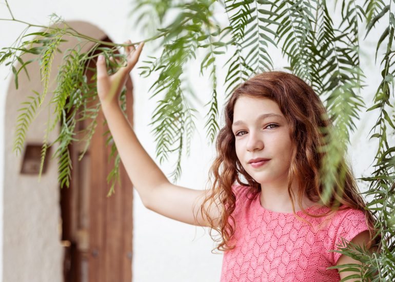 Retrato infantil Marina de Oteo sesion fotografica en exteriores