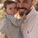 Padre e Hija sesion de fotos en exterior reportaje de familia Marina de Oteo